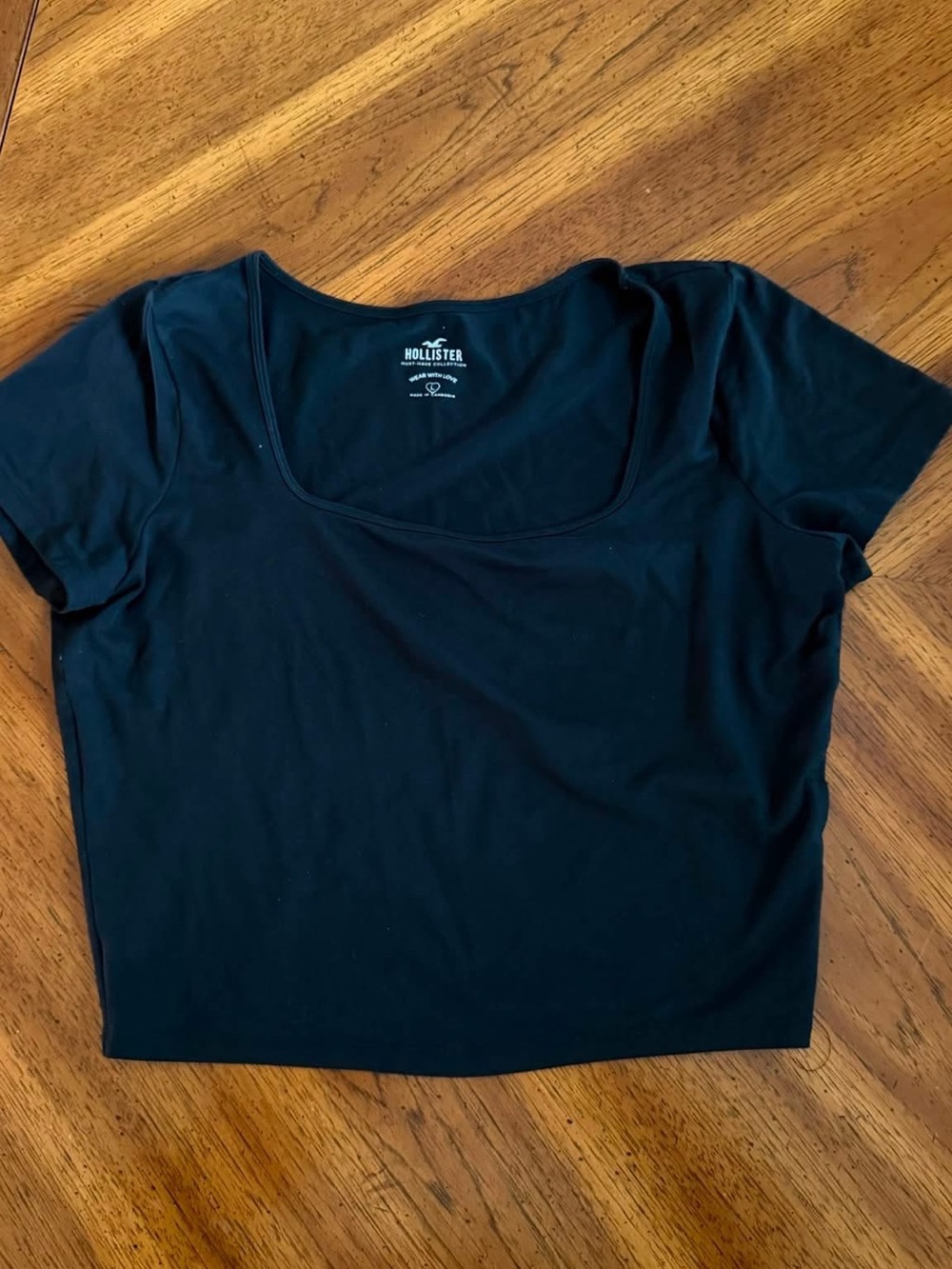 Hollister Women's Black Scoop Neck Short Sleeve Top (lot of 4)